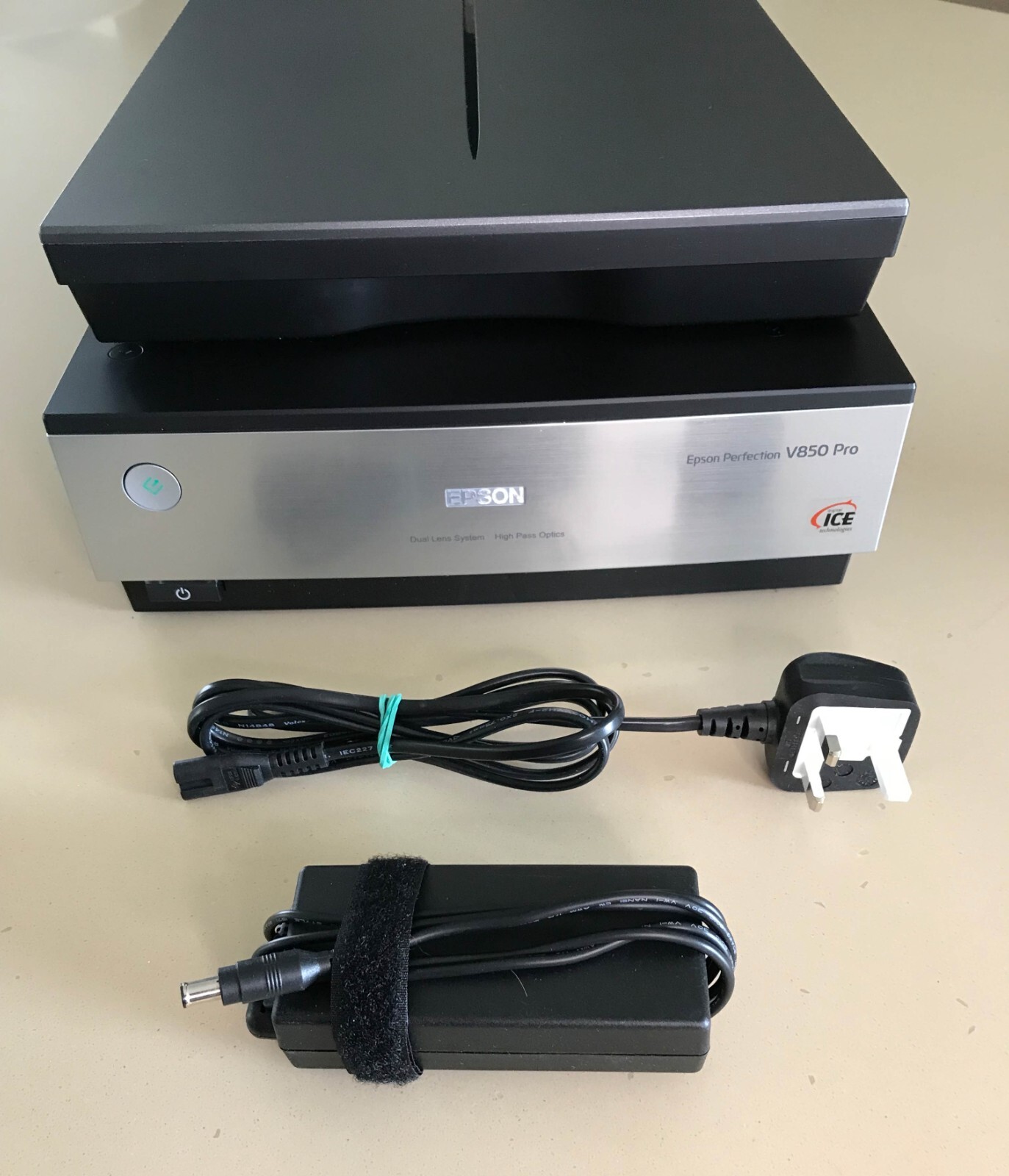 Epson Perfection V850 Pro Scanner With Film Holders Mint Condition