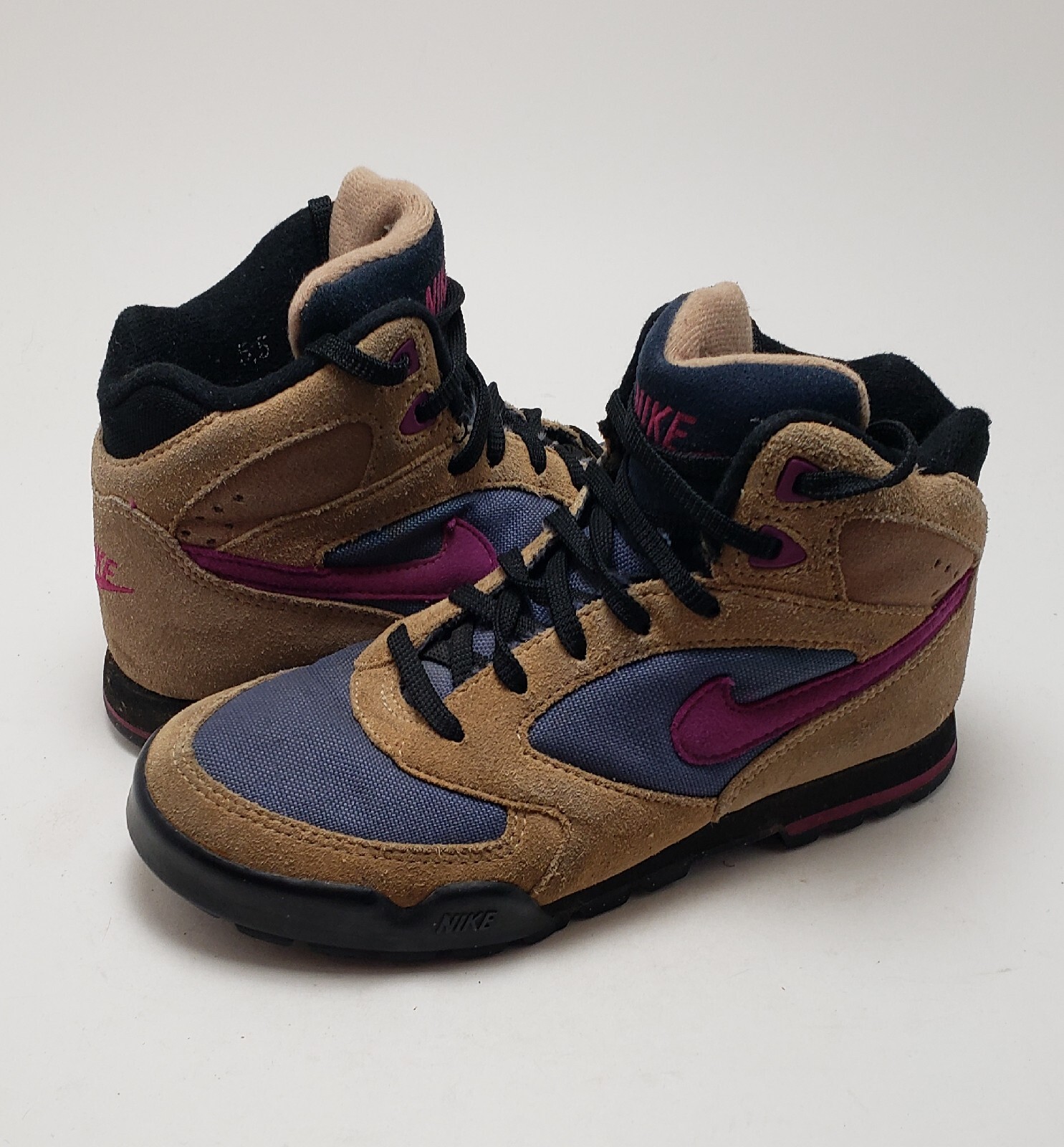 nike caldera hiking boots