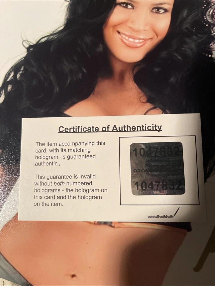 梅丽娜签名 8x10 WWE DIVAS — 第 3/4 张图片