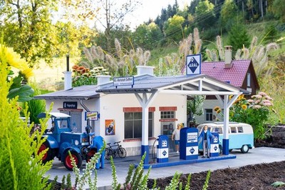 330821 Pola G scale Kit of a Petrol station with workshop - NEW 2026