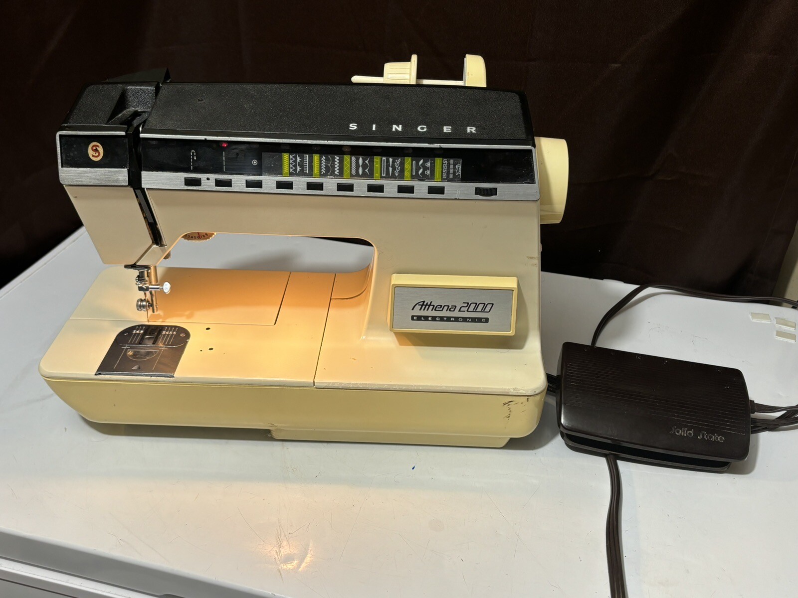 Vintage Singer Athena 2000 Electronic Sewing/Embroidery Machine W
