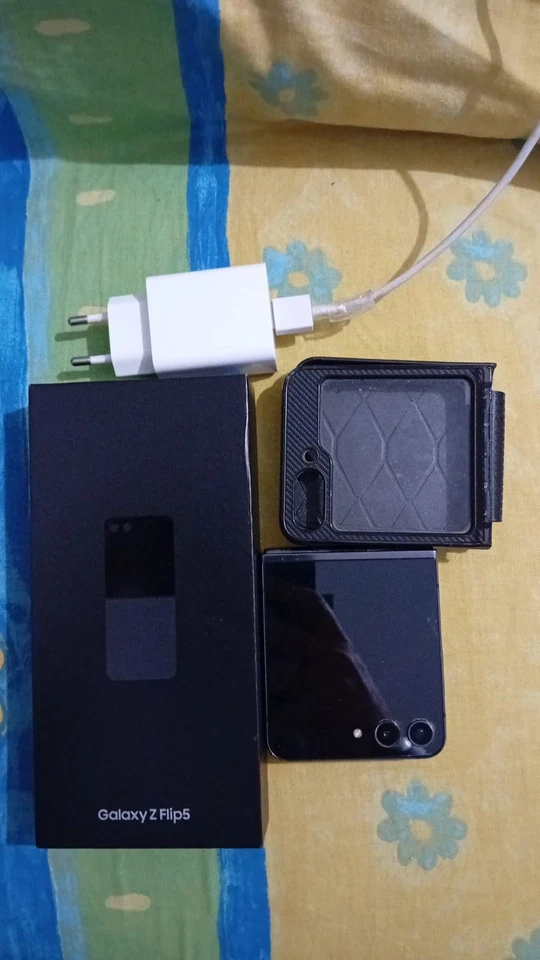 Samsung Galaxy Z Flip5 · 256GB, foto 2 di 5