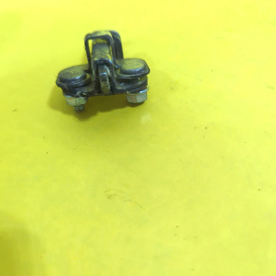 09-17 YAMAHA FZ6R OEM CONJUNTO DE BLOQUEO DE PESTILLO DE ASIENTO DE PASAJERO TRASERO Foto 3 de 4