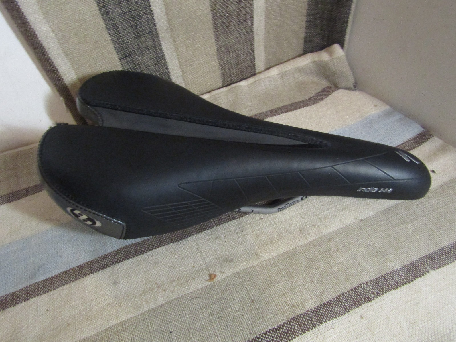 Saddle Seat Black Cr-mo Rails