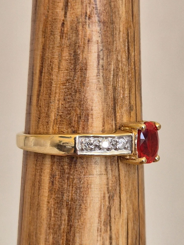Красивое кольцо из золота 9 карат с бриллиантом и рубином размер N 1/2 - Изображение 2 из 4