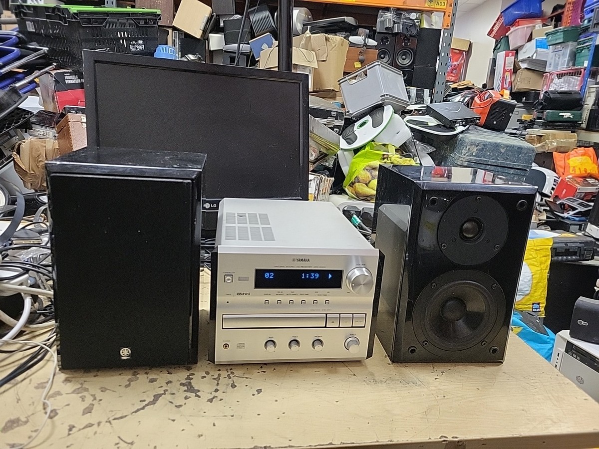 Yamaha CRX-E300 Hi Fi CD Radio Receiver AUX / NX-E300 Speakers