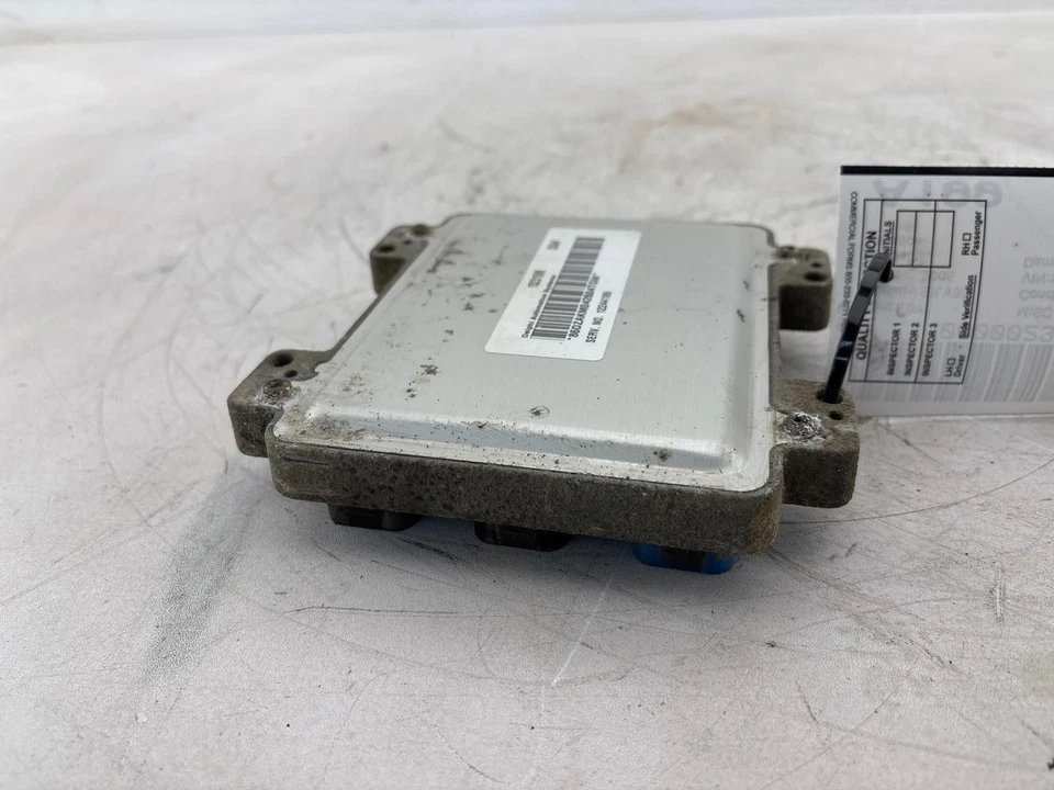 2004-2005 Chevrolet Silverado 3500 /2500 Engine Control Module Computer OEM - Image 4 of 4