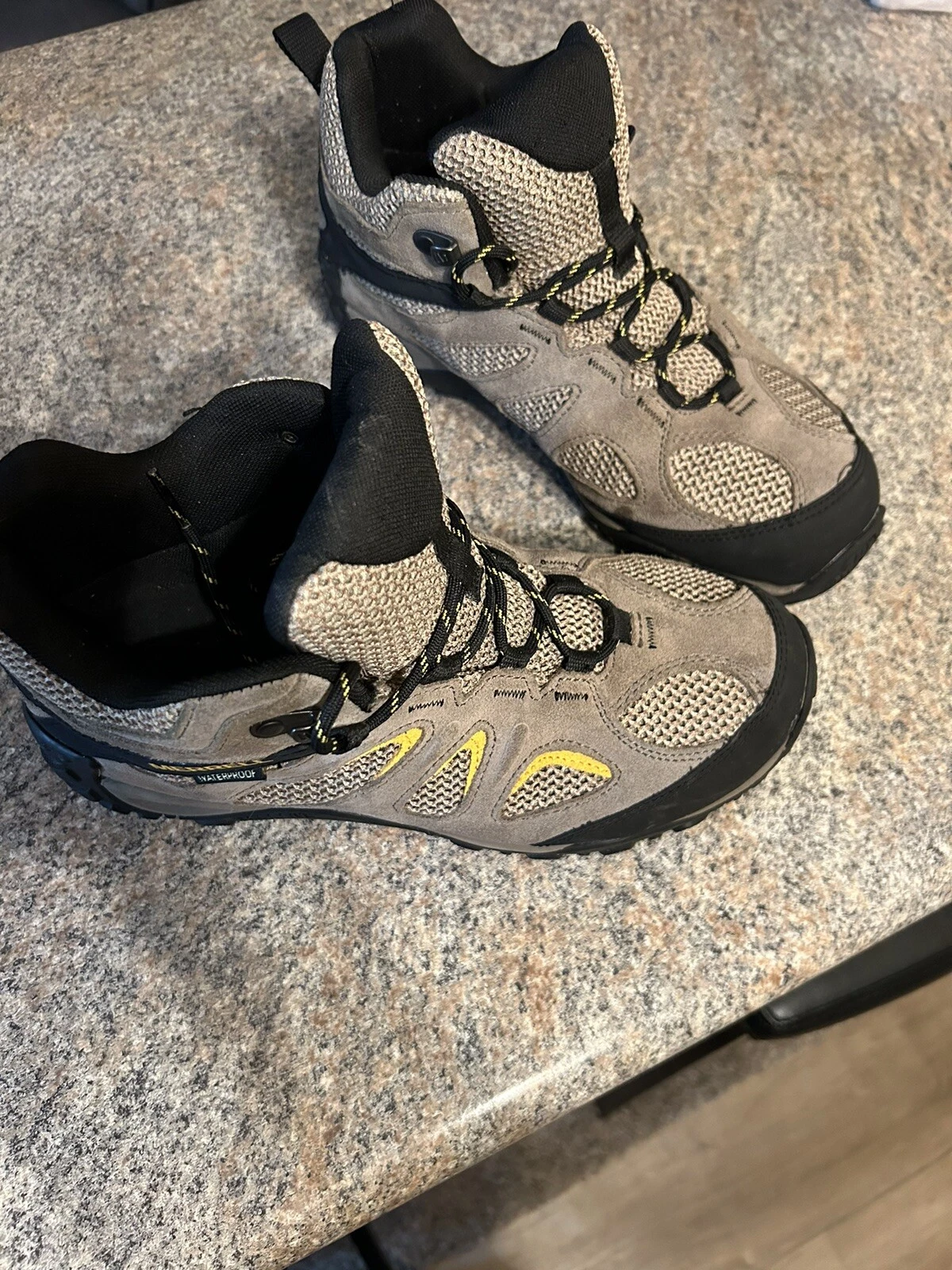 merrell mens mid hiking boots waterproof, size 8.5 wide