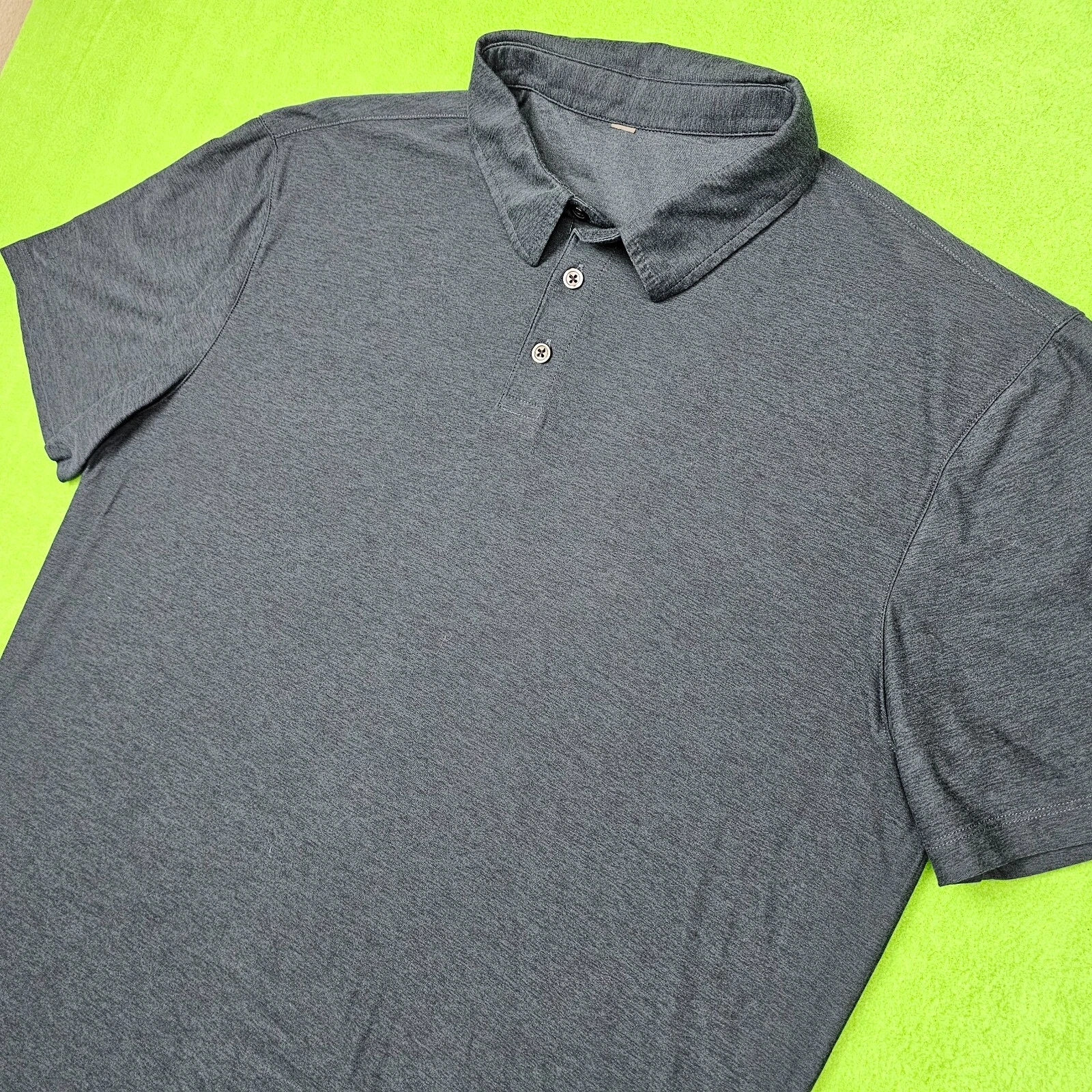 vuori strato tech heather dark golf pickle ball shirt