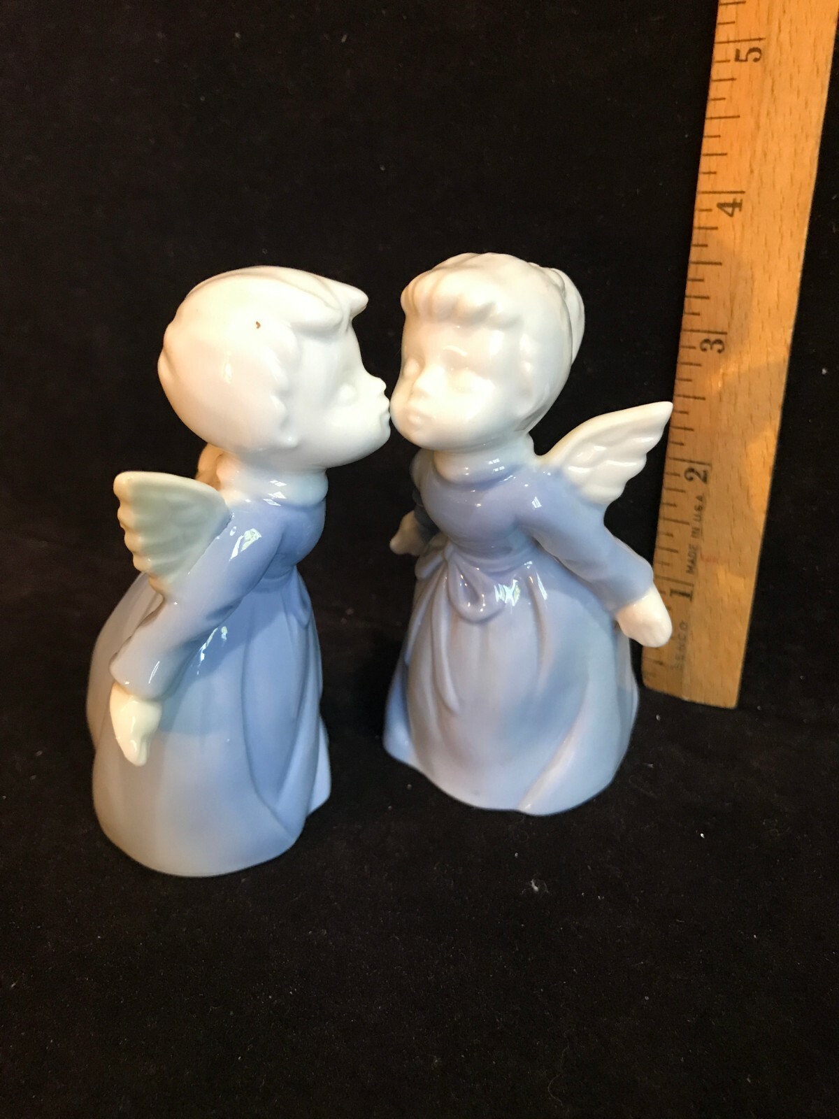 VINTAGE WHITE AND BLUE CERAMIC KISSING ANGELS FIGURINES3.75" High