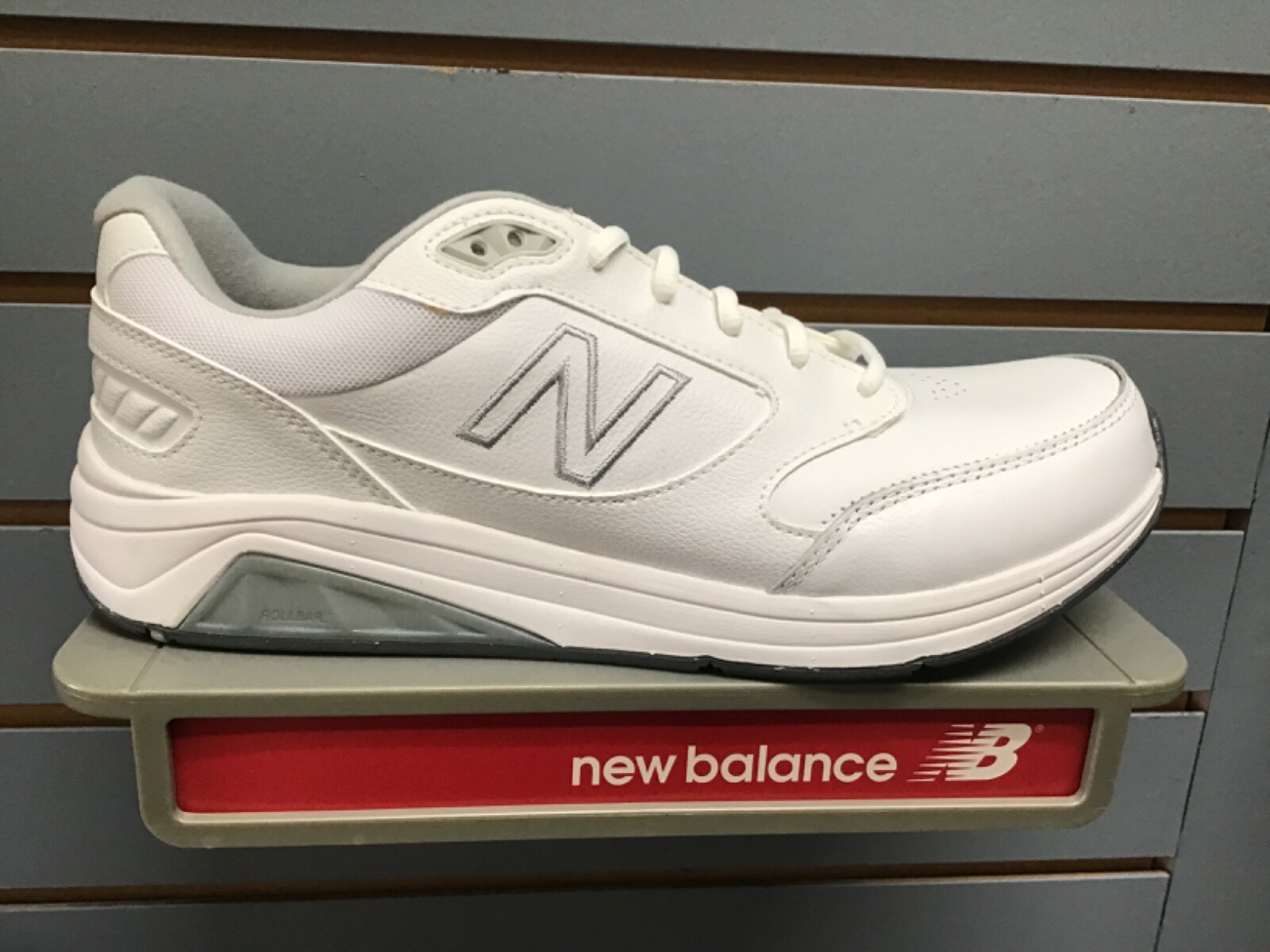 New Balance Men's 928 white new in box. Extra Wide widths.