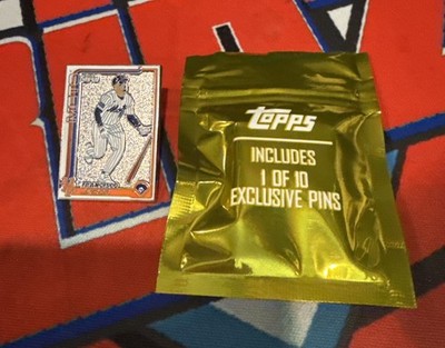 2025 Topps Series 1 Super Box - Francisco Lindor Collectors Pin