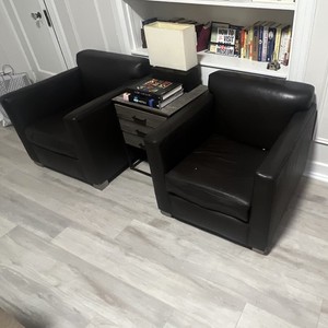 Set of 2 Minotti Club Chairs with Arms, Solid Pattern, Leather $2,000.00