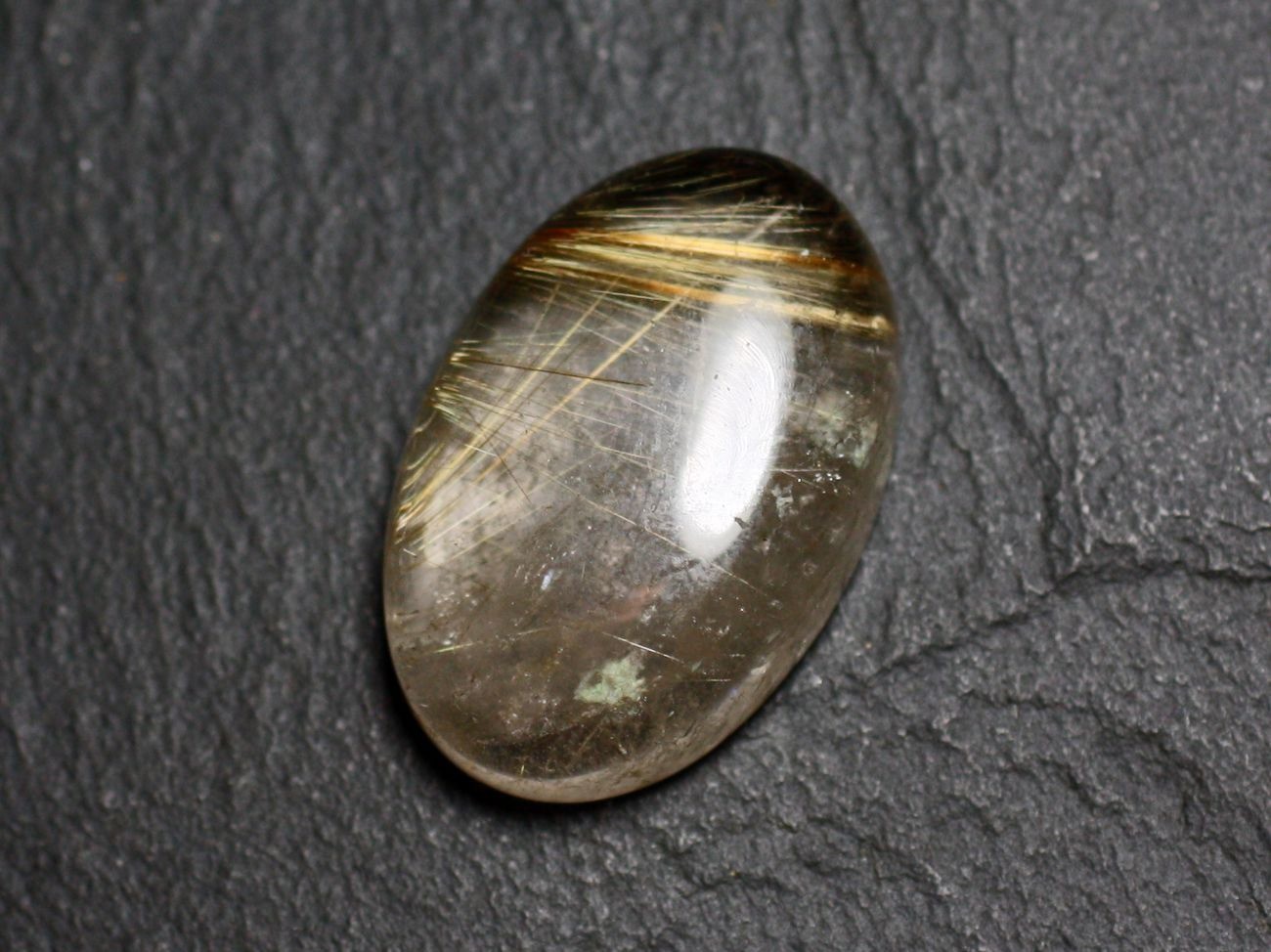 Quartz rutile doré N77 cabochon ovale calibré pour réussir vos sertissages sans casse