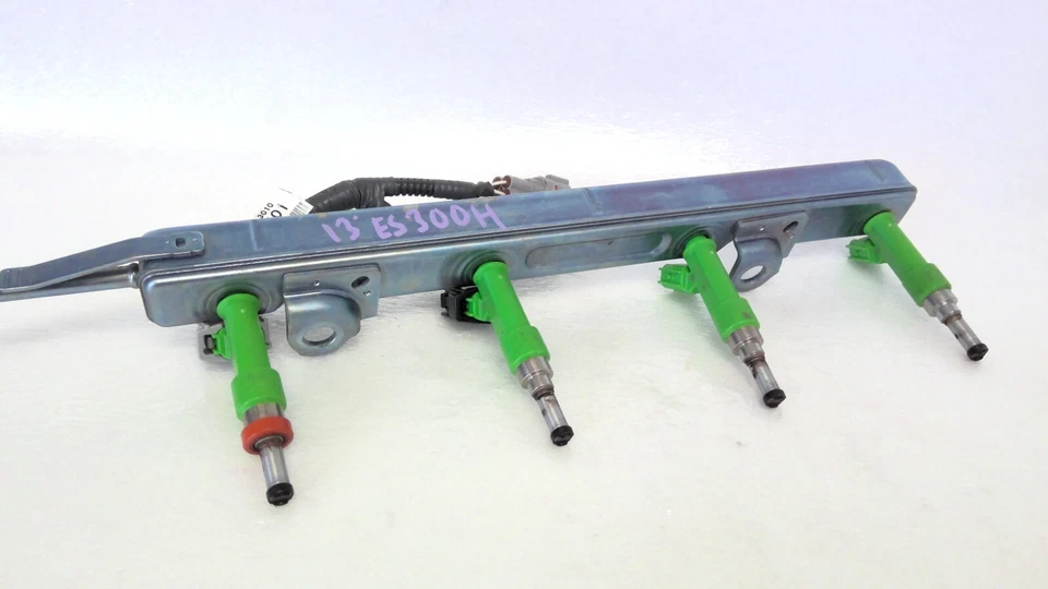 Tubo de entrega de combustible Lexus Es300H 2013-2018 con 4 inyectores 23250-36010 OEM Foto 3 de 4