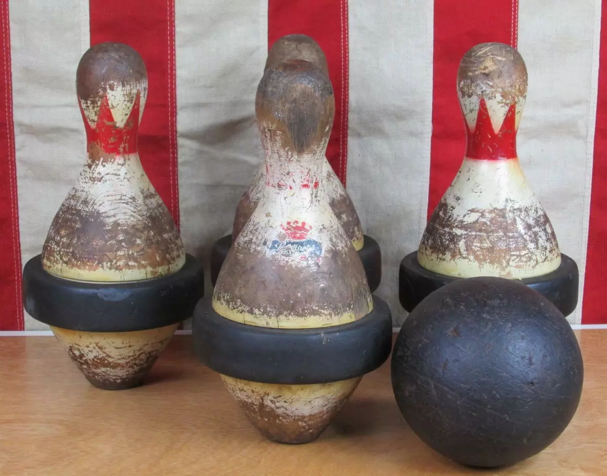 Vintage 1930s Brunswick Duck Pin Bowling Wood Pins w/ Ball Lignum Vitae  Antique