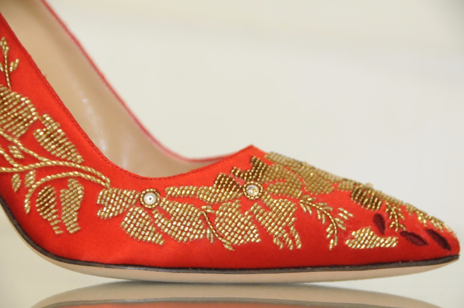 Escarpins Manolo Blahnik BB 105 - Talons Hauts Daim Argent Et Noir - Taille 40 - Neuf Sans Boîte