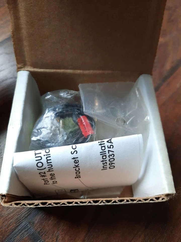 Pieza de montaje de solenoide humidificador de 24 voltios ClenAir CA4040 Foto 2 de 3