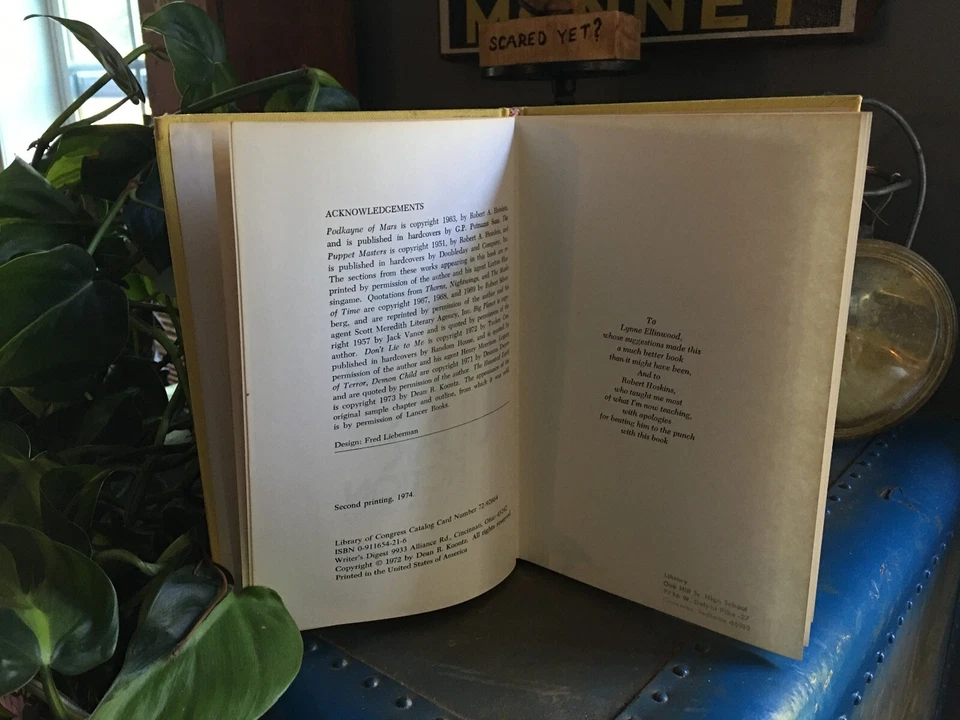 Laurell K Hamilton Oak Hill High School Yearbook 1981 & Writing Popular Fiction  Foto 2 de 4