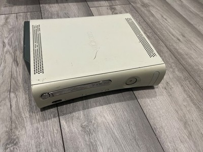 Microsoft Xbox 360 Arcade Konsole 256GB Weiß + 6 Spiele - Ungetestet - kleiner Riss