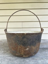 T & C CLARKS PATENT ENAMELLED CAST IRON No. 10 6 Quarts Kettle Cauldron Pot