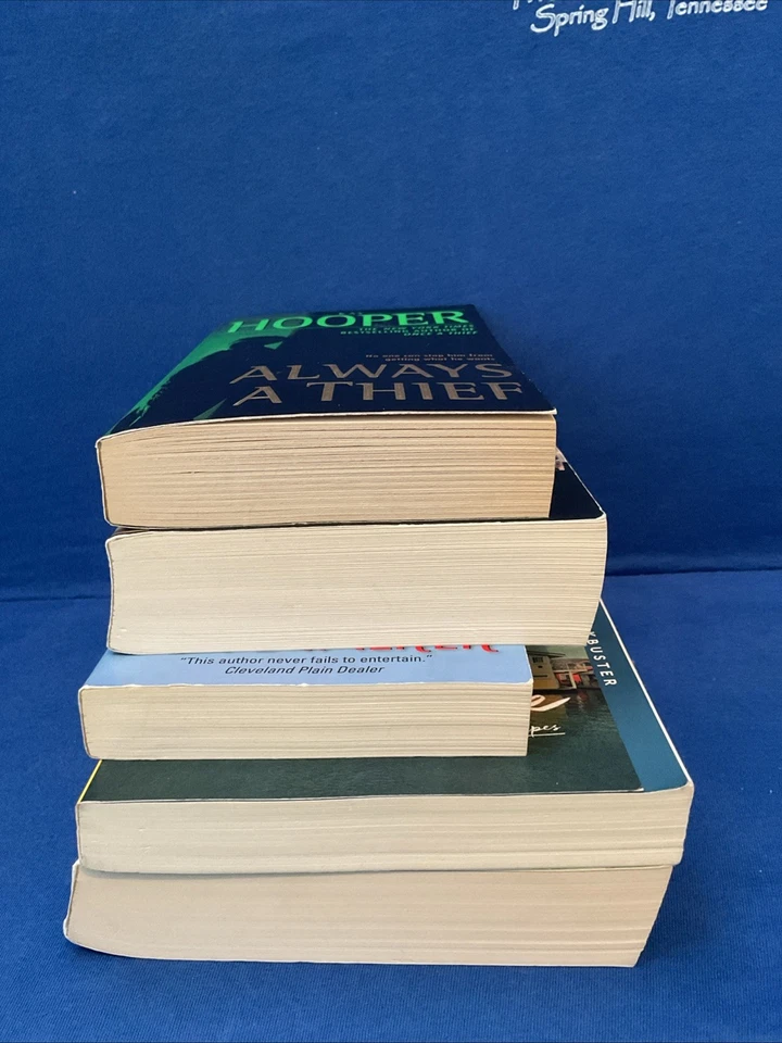 Lot of 5 - Mysteries by Laura Dave, Liane Moriarty & Others PB - Image 2 of 4