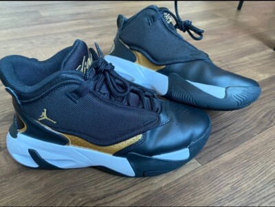Nike Air Jordan Max Aura 4 GS - Schwarz/Gold. UK Größe 4,5 (kaum getragen) ohne Karton
