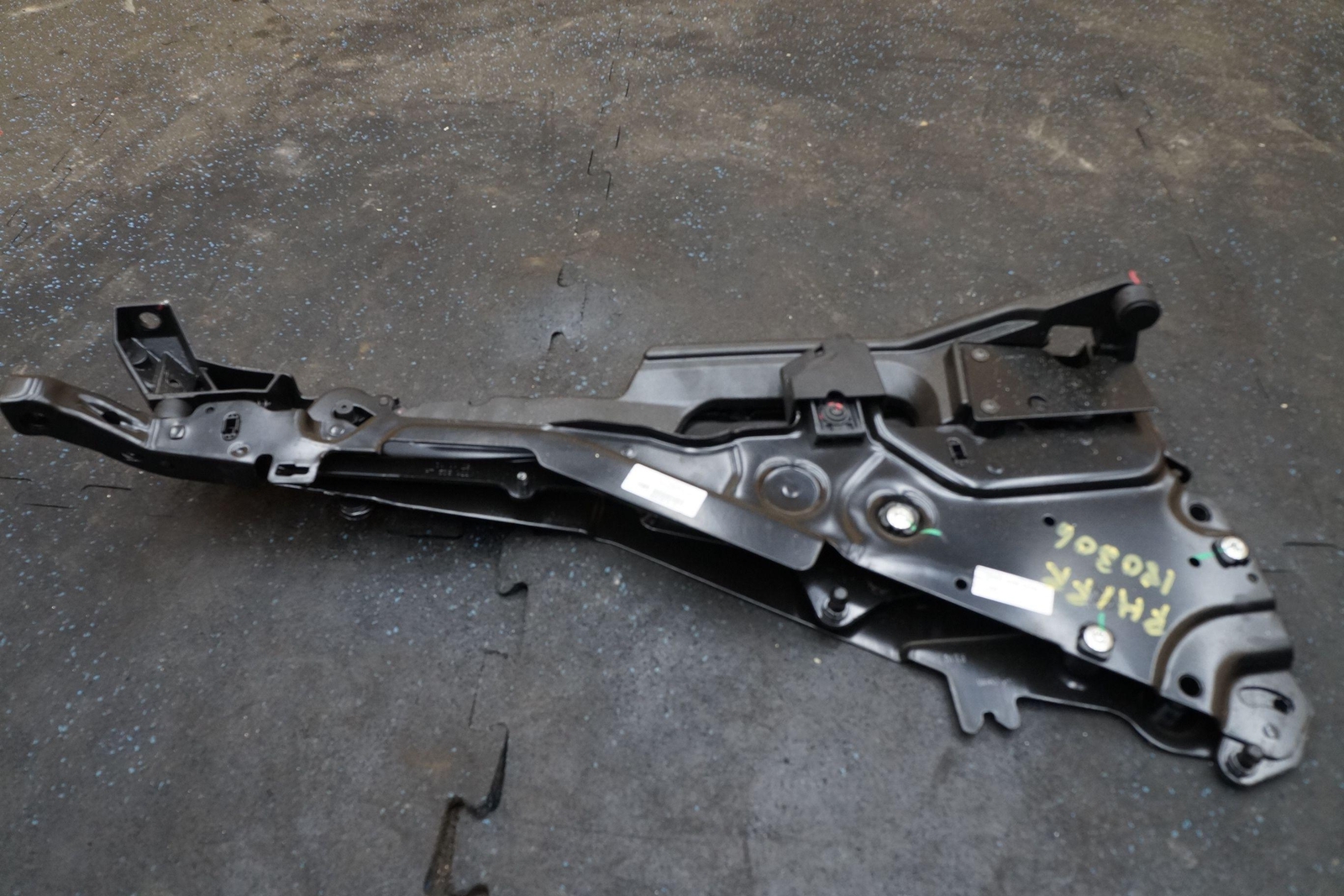 Rear Right Convertible Roof Trunk Tonneau Cover Hinge 9221614 Ferrari California