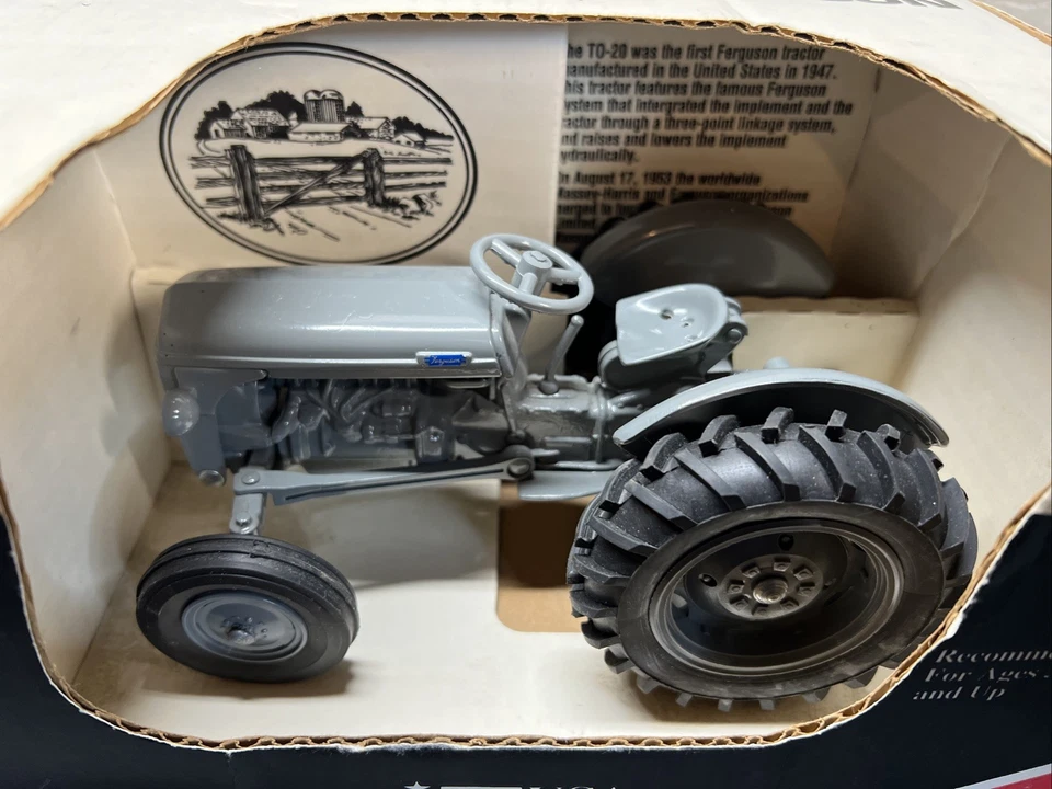Ertl Country Classics 1/16th Scale  TO 20  Massey Ferguson. 2002 Roseville FFA  - Image 2 of 4