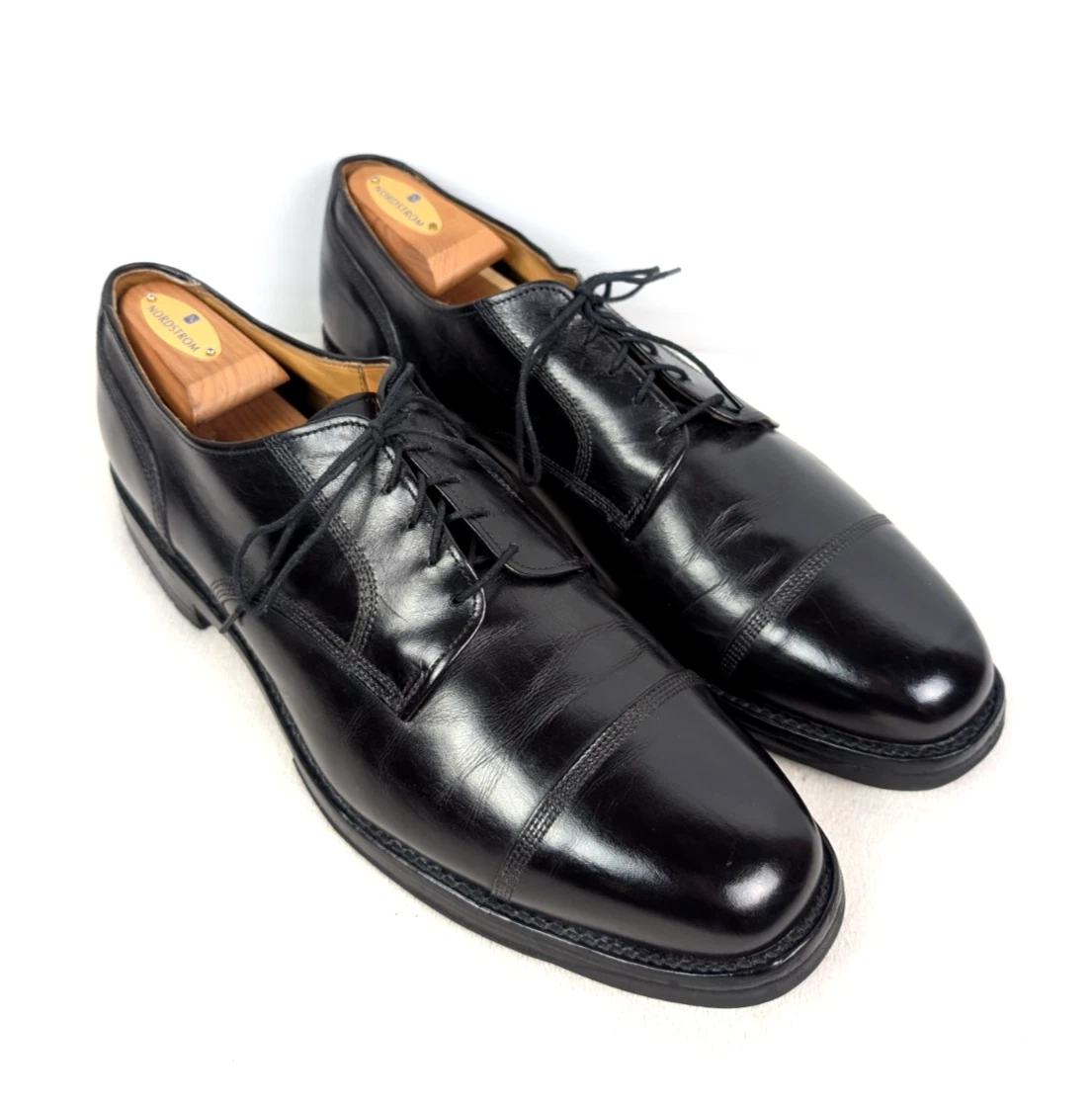 Allen Edmonds Black Casual Shoes for Men with Upper Leather  display picture 1