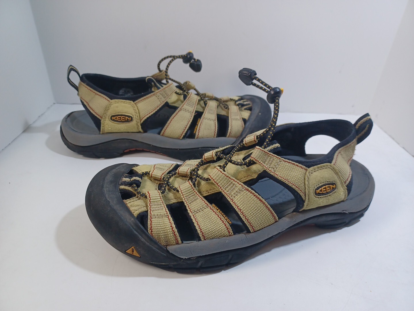 Sandali beige Keen Newport H2 donna taglia 9 US pelle punta chiusa escursionismo