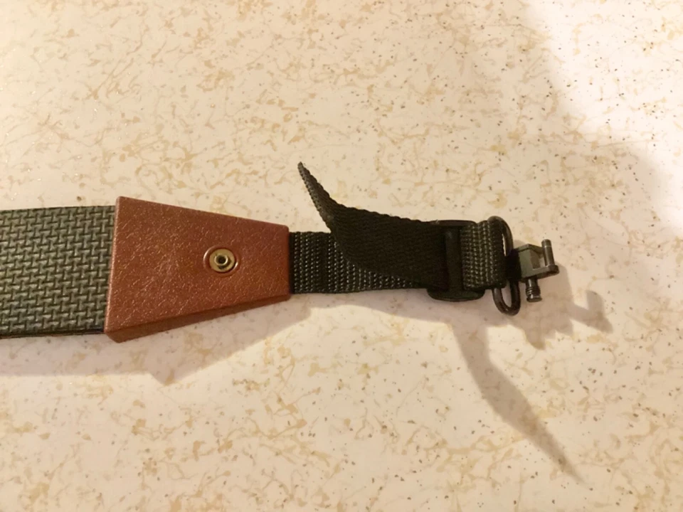 "Eslinga acolchada de neopreno marca Hunter con clips giratorios aprox 34"" de largo" Foto 2 de 4