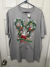 Disney Mickey And Friends Holiday Wreath 2025 Adult Shirt XL X-Large New