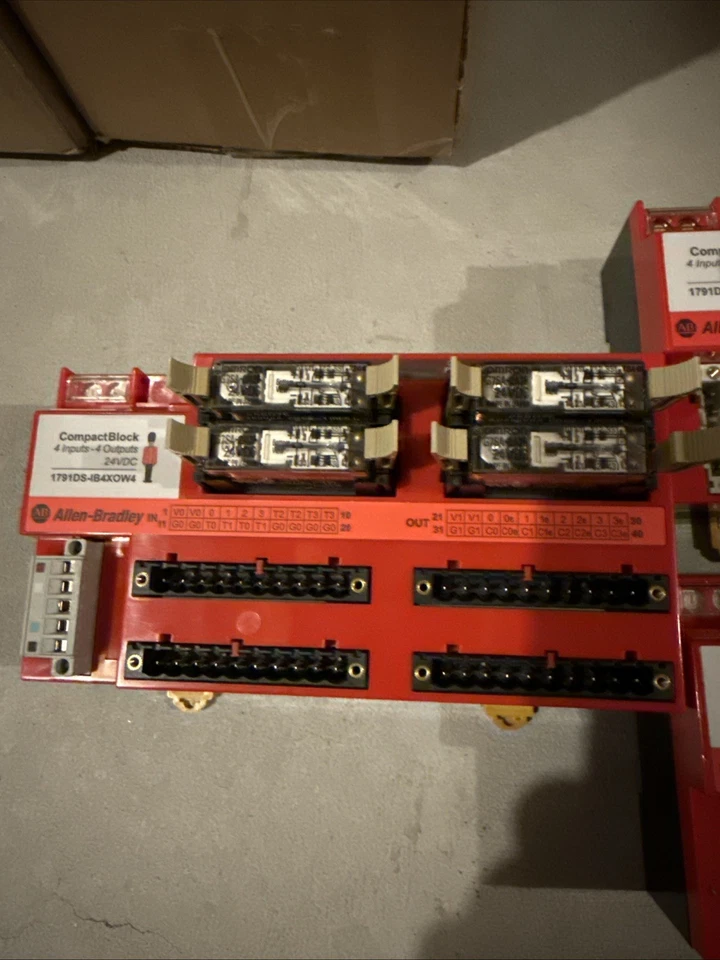 3 ALLEN BRADLEY 1791DS-IB4XOW4 SERIES A PLC MODULES - Image 2 of 4