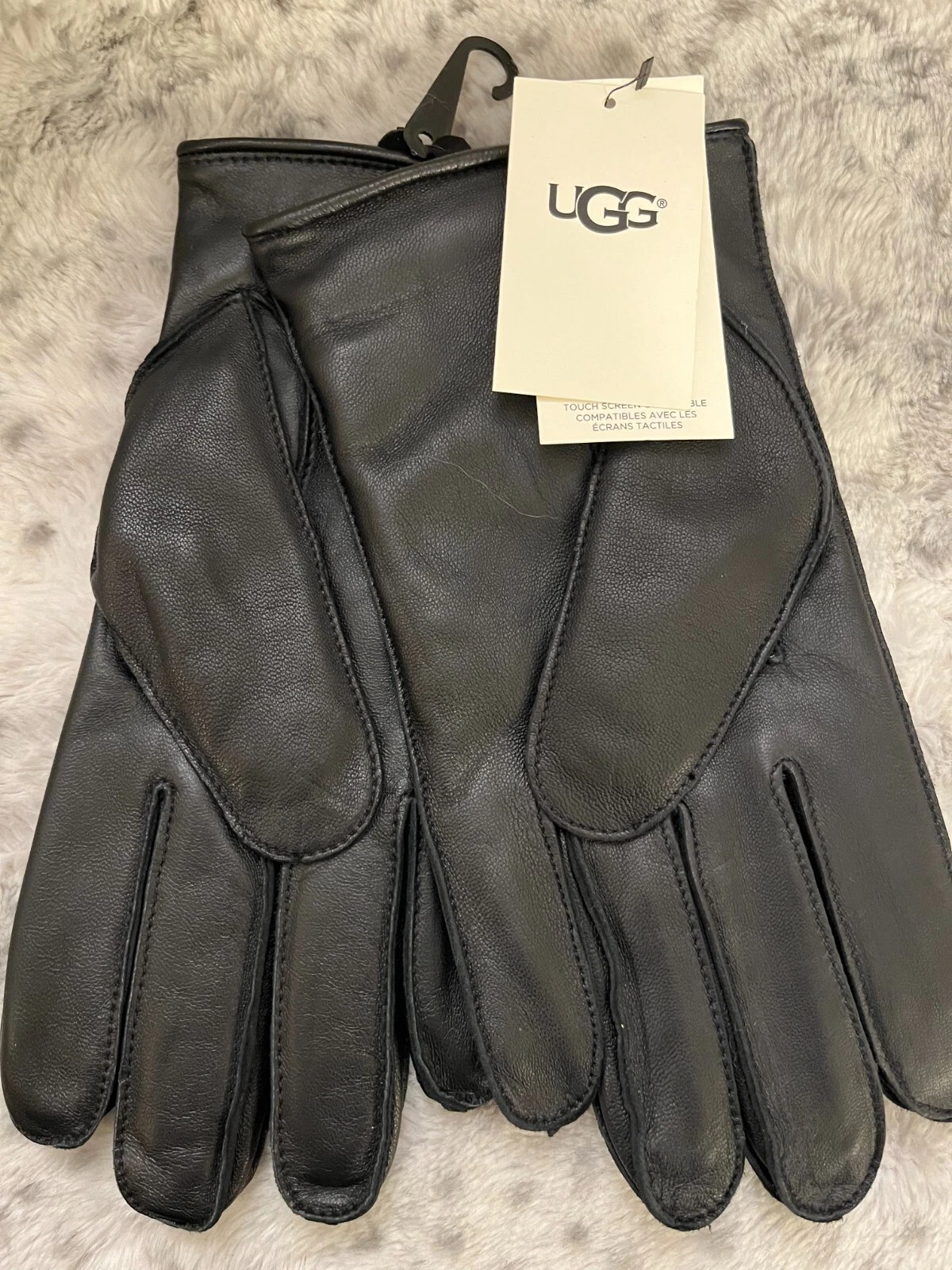 UGG Metisse Tabbed Vent Tech Gloves Snap SMART Gloves in Black MSRP$95 GreatGift