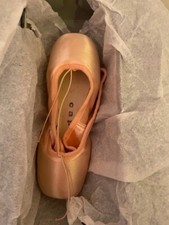 NIB CAPEZIO 192 ODETTE POINTE SHOE-EUROPEAN PINK-SIZE 5C