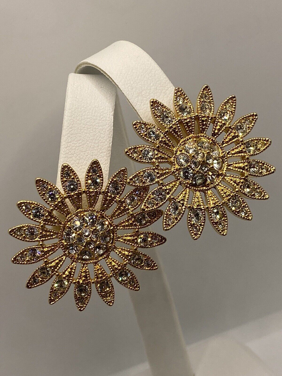 Sparkling Flower Gold Tone Rhinestones Pierced Ea… - image 2