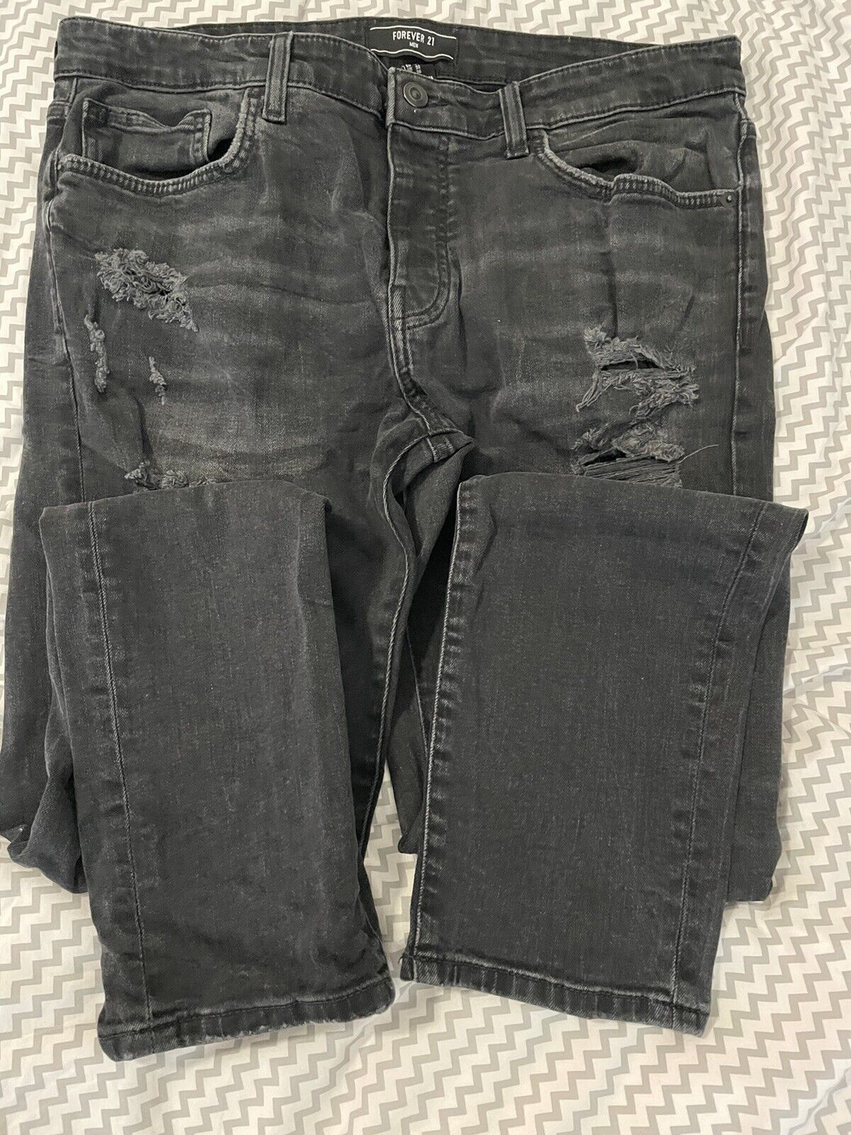 Forever 21 Men's ripped skinny jeans 31 - Depop