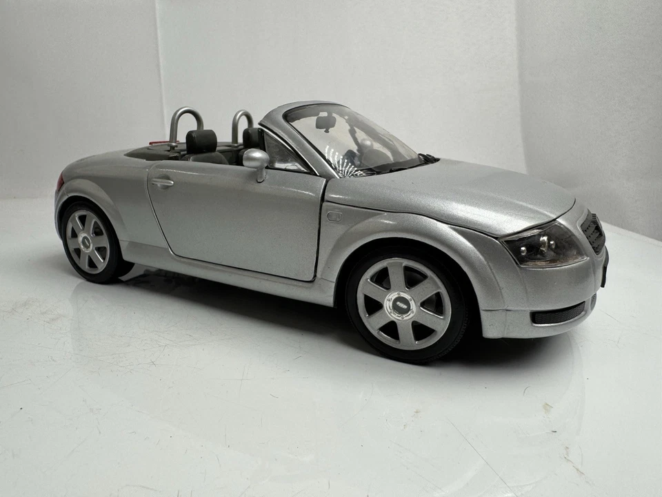 Vintage 1998-99 Revell AG Audi TT Roadster Diecast Model Silver Grey - Image 3 of 4