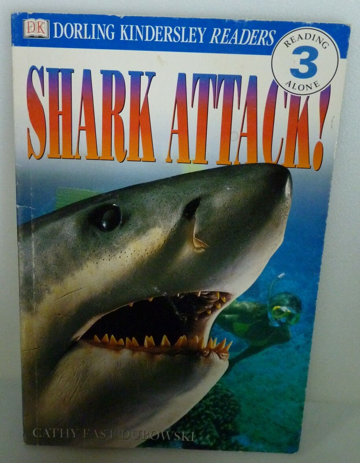 Shark Attack!: Scholastic: 9781338323016: : Books