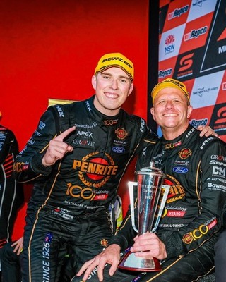 V8 Supercars Bathurst racing champion driver team photo,penrite oil,Payne Tander