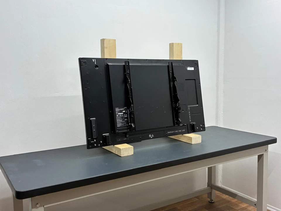 SHARP PN-R496 49" Full-HD LED Edge Lit 700 cd/m2 IPS Monitor Professional - Bild 3 von 4