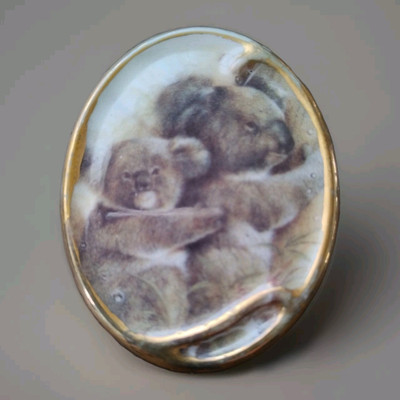 Vintage KOALA BEAR Mom & Baby Porcelain Cameo Gold Pin Brooch    