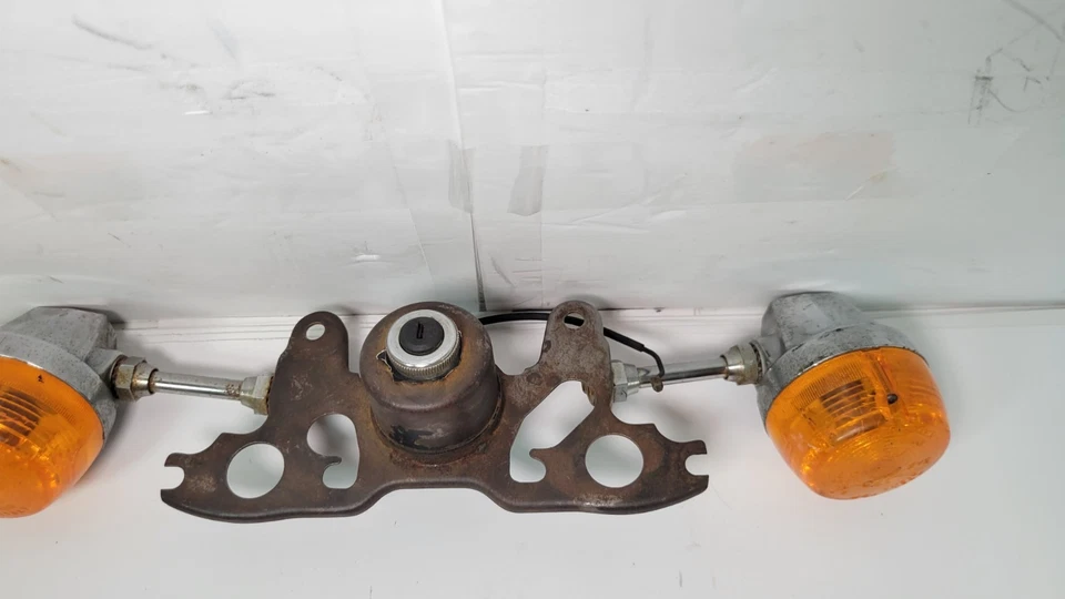 Honda Hawk CB400 CB400T 1972 soporte de señal de giro y bloqueo (sin llave) CEV 173 OEM Foto 2 de 4