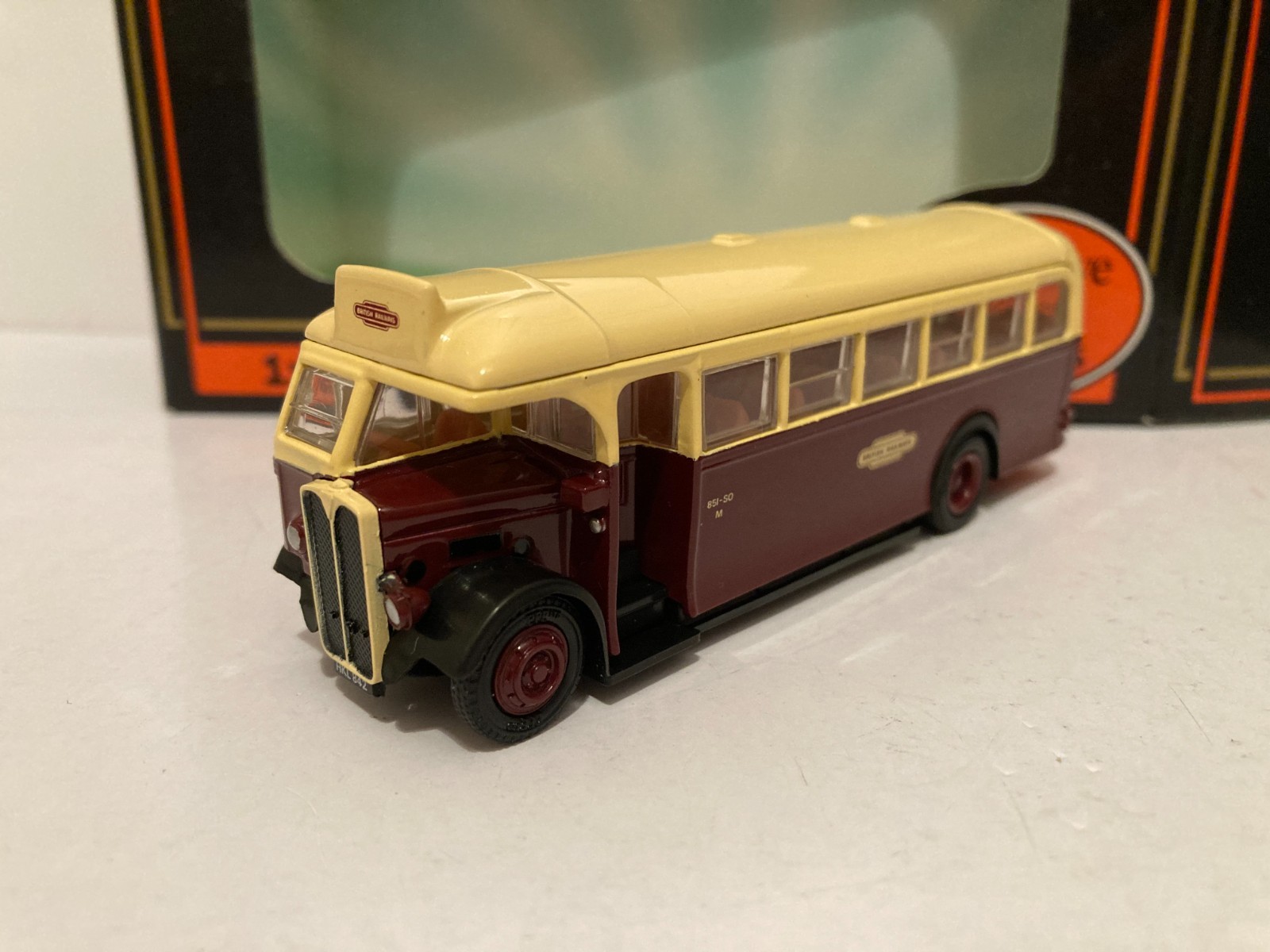 EFE 20503 AEC Regal British Railways 1/76 scale boxed free post