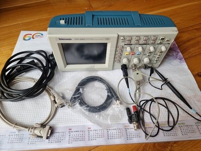 Oszilloskop Tektronix TDS 2002 60MHz   1GS/s mit zwei Tastköpfen, Speicherkarte