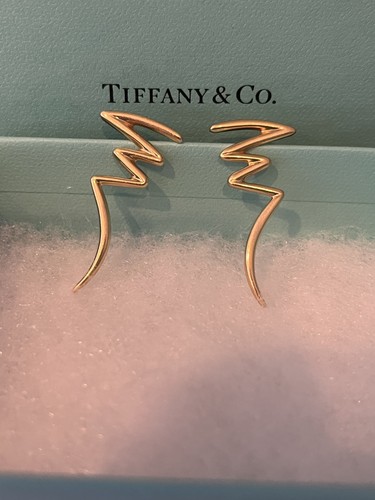 C. 1990 Vintage Tiffany Jewelry "Paloma Picasso" 18kt Yellow Gold Zigzag Drop