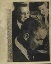 1964 Press Photo Indiana Governor Matthew Welsh with newsmen at IN Statehouse
