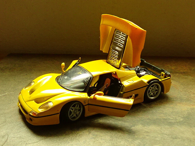 burago1/18 フェラーリF50 イエロー 1/18 bburago Ferrari F50 Yellow - LIVECARMODEL.com