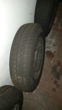 Pneumatici invernali Momo 155 80 R13 montati su cerchi in lamiera. 